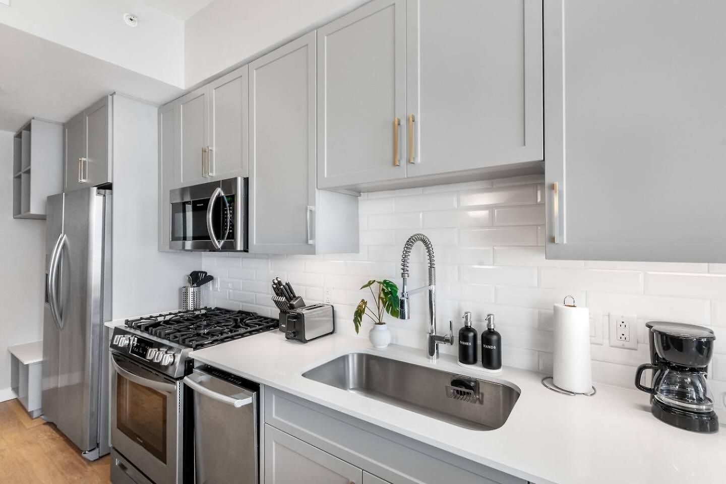 Luxury Pool, Gym & Lounge + Free Parking