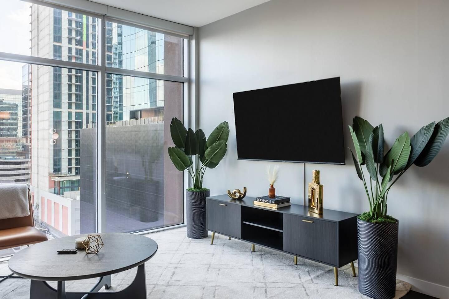 Luxury Gulch Skyline Views, Pool, Parking Apartment Nashville