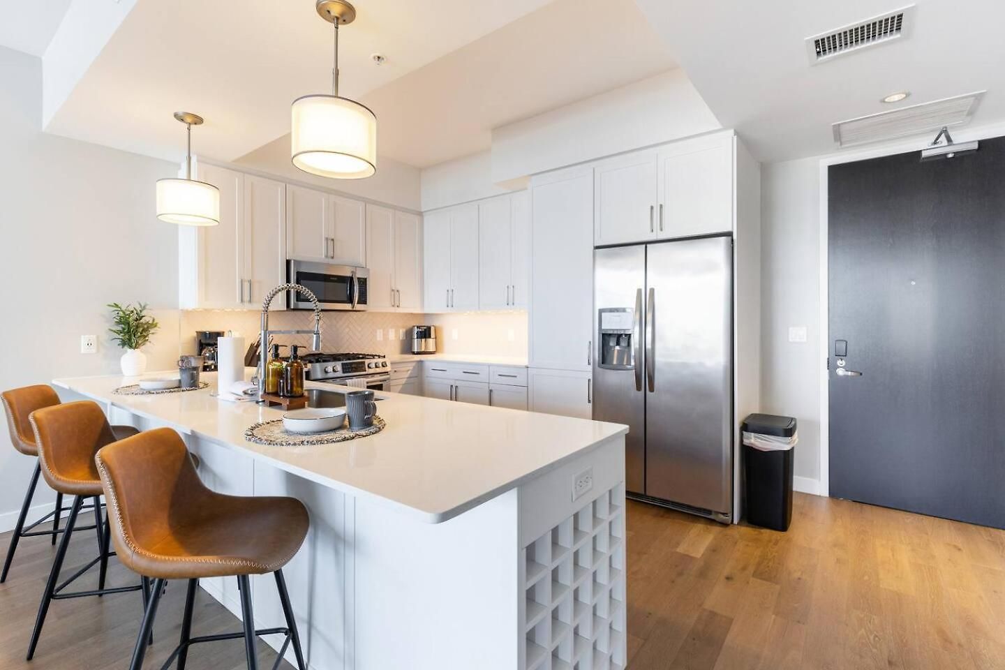 Skyline Views Gulch For 2, Private Balcony Apartment Nashville