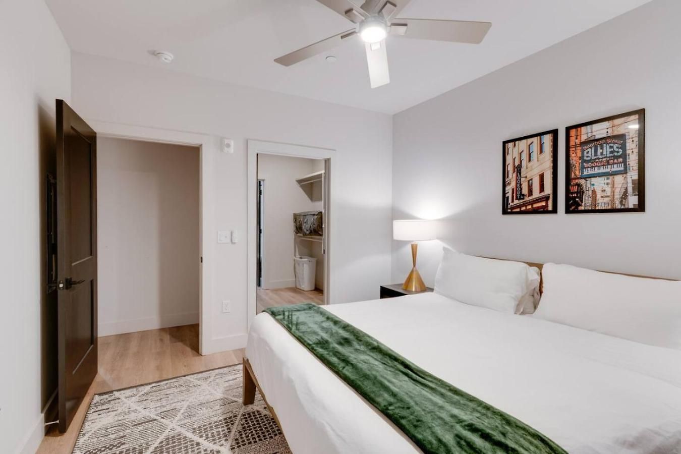 Two Kings On Floor W Pool & Patio * Nashville