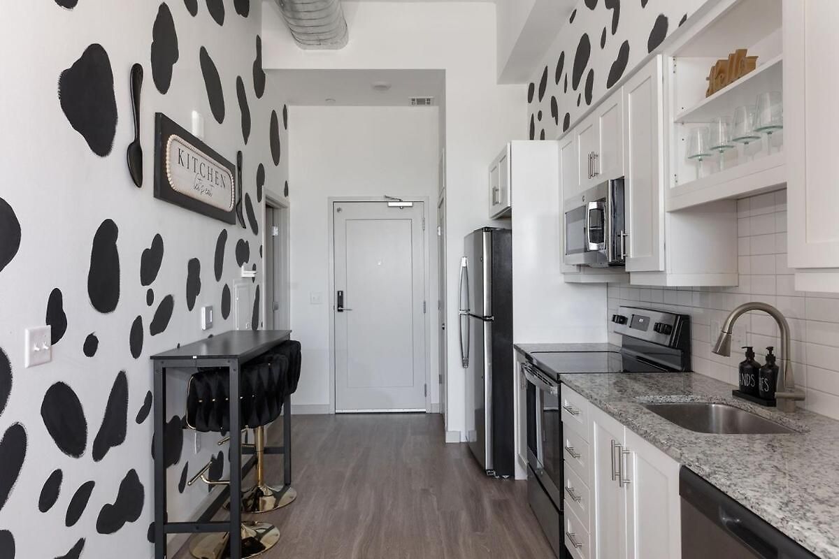 Walk To Broadway, Rooftop Pool And Sky Lounge Apartment *