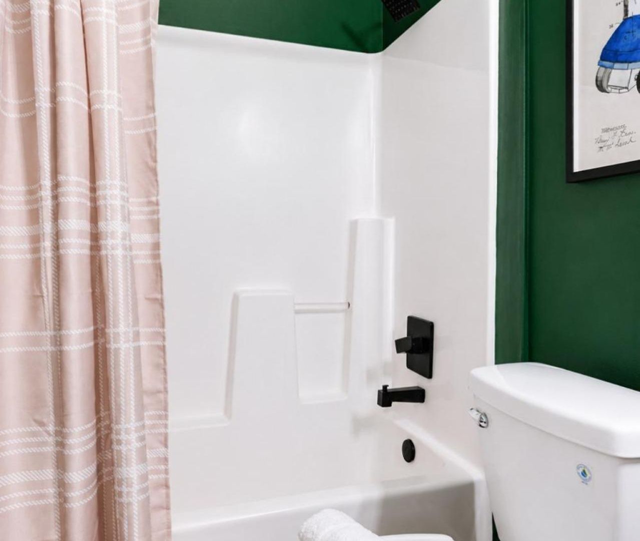 Game Day Getaway Vols Themed Near Vanderbilt Apartment