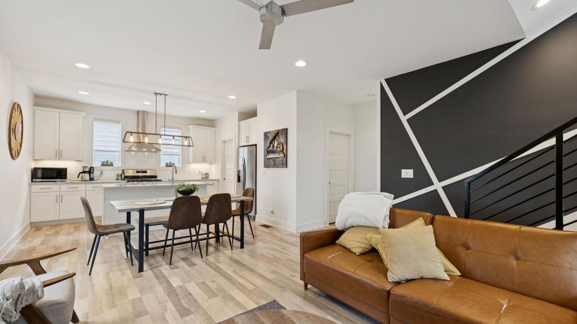Modern Townhouse Close To Broadway Apartment