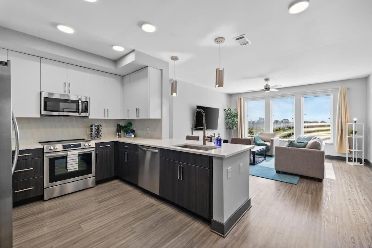 Apartment View Getaway 2br Near Broadway & Gulch Nashville