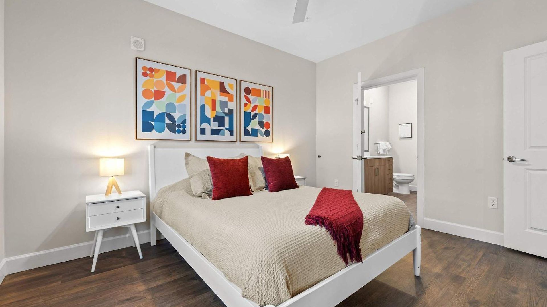 2br Near Broadway W Fireplace & Pool