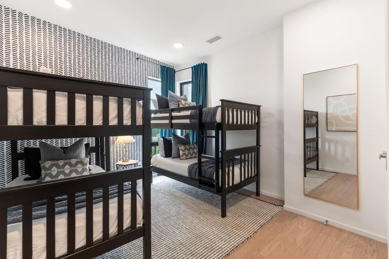 Apartment Luxury Downtown Riverview With Garage And Two Balconies