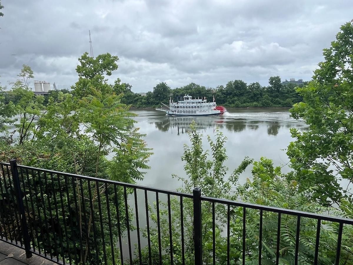 Riverside Rhythm! Waterfront & Walk To Broadway! *