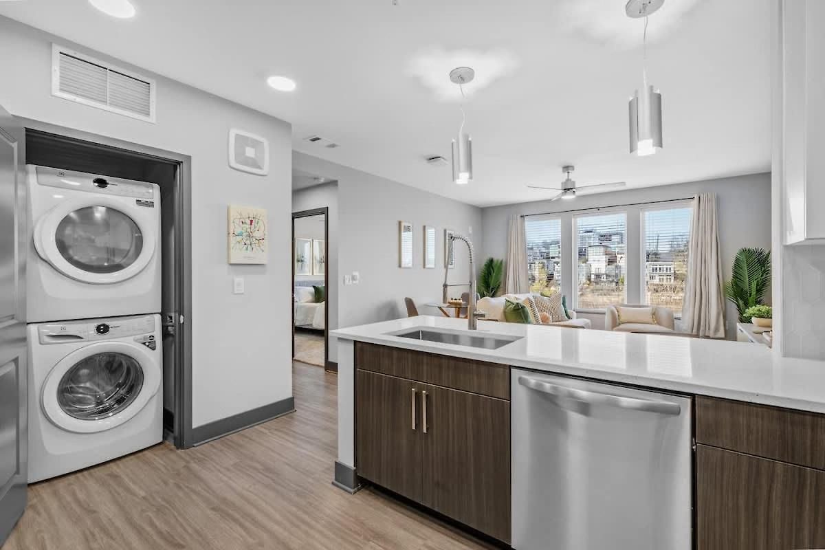 Modern 2br Retreat Sylvan Park Near Broadway Apartment