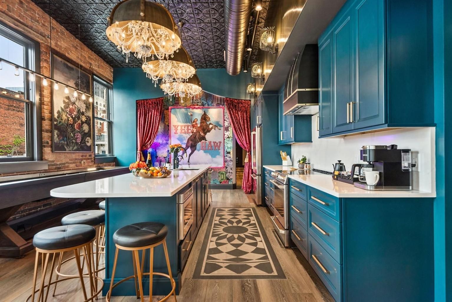 The Velvet Songbird Downtown Luxe Sleeps 24 Holiday home Nashville