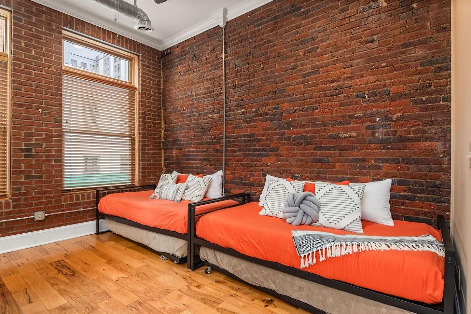 The Johnny Cash Dual Downtown At Printer's Alley & Steps To Broadway Holiday home