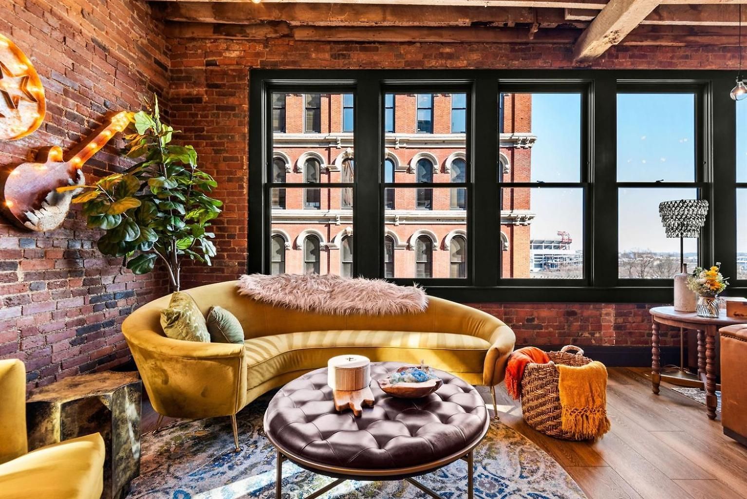 The Velvet Vault-luxury Downtown Loft With River View & Walk To Broadway Holiday home