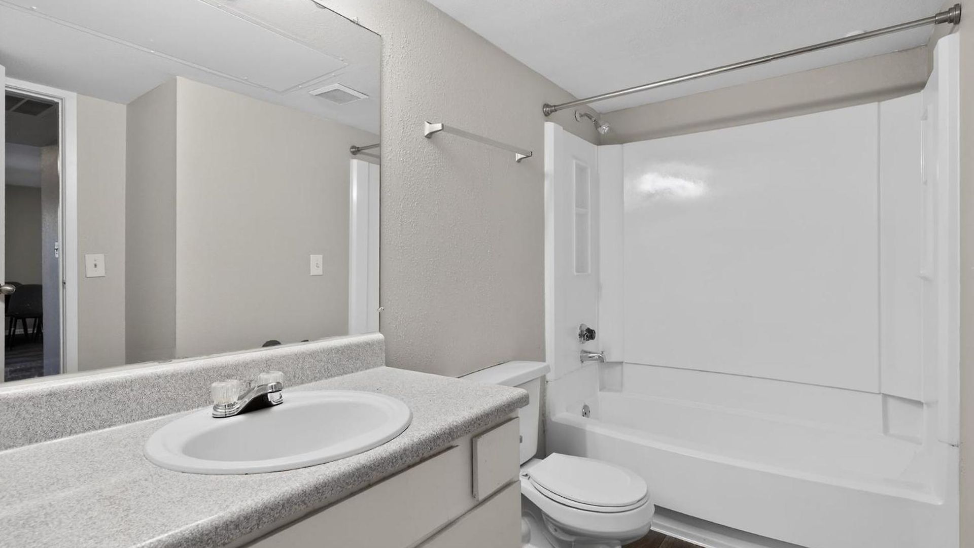 Apartment Spacious 2-bedroom Near Downtown *