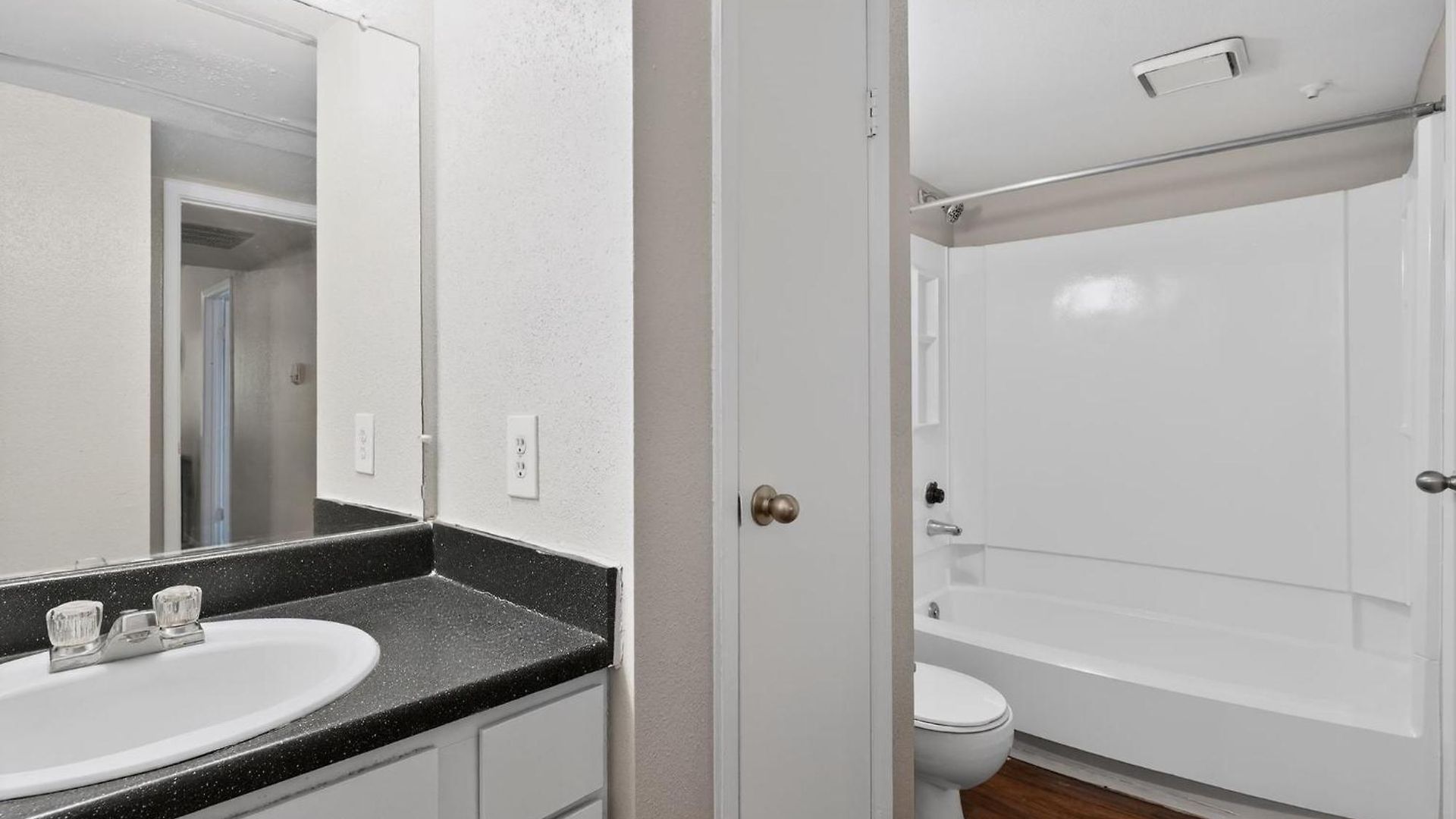 Cozy Retreat Near Airport & Hotspots *