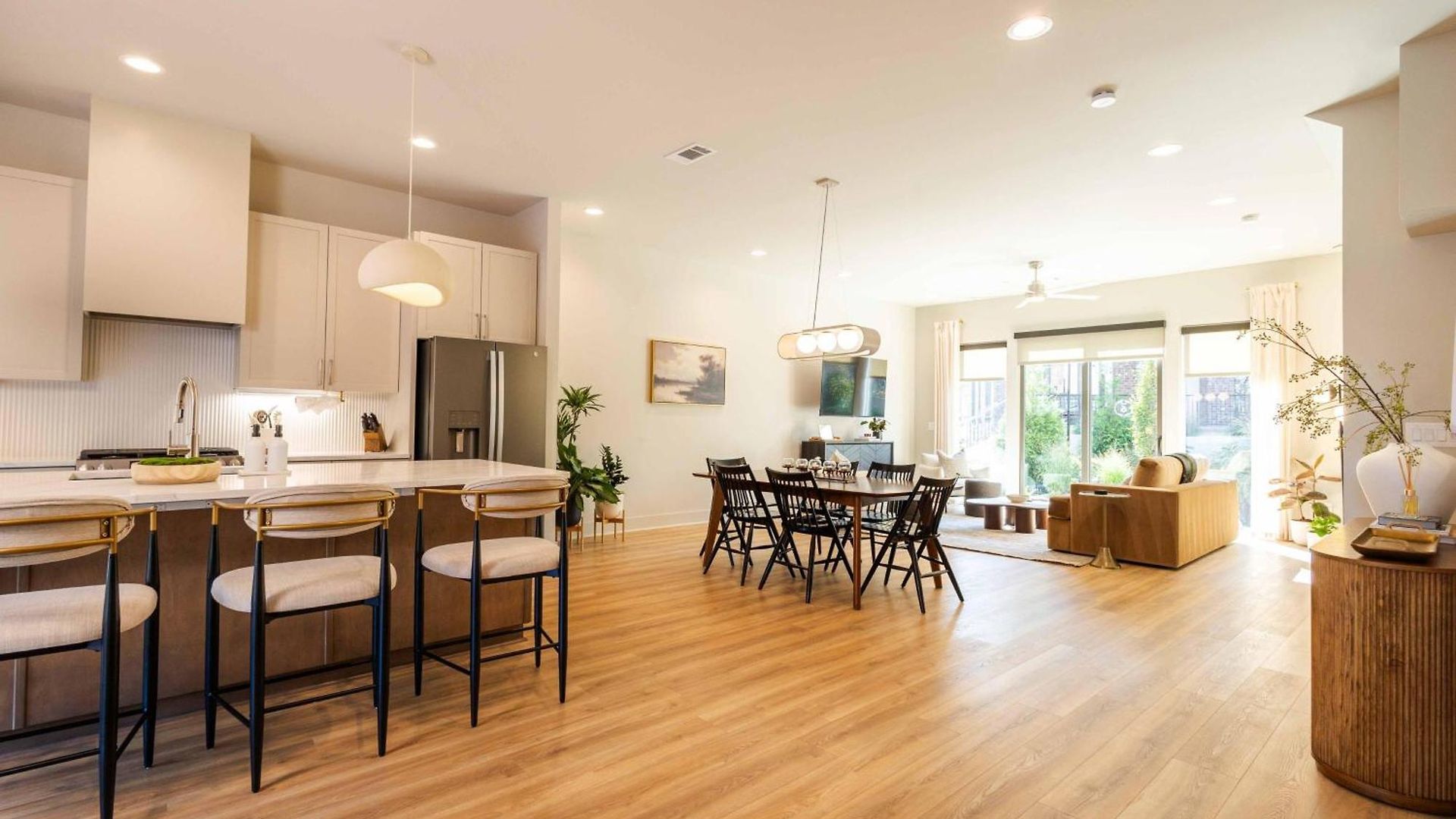 Amenities - Heated Pool Near Broadway *