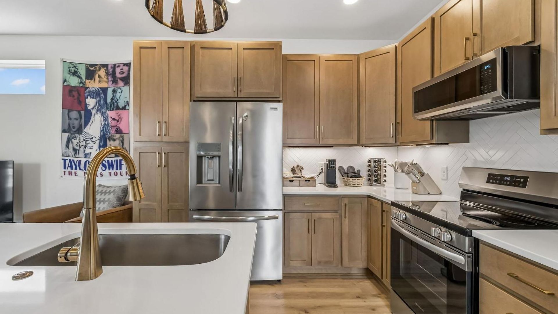 Modern Townhome With Garage & Ev Charger Apartment