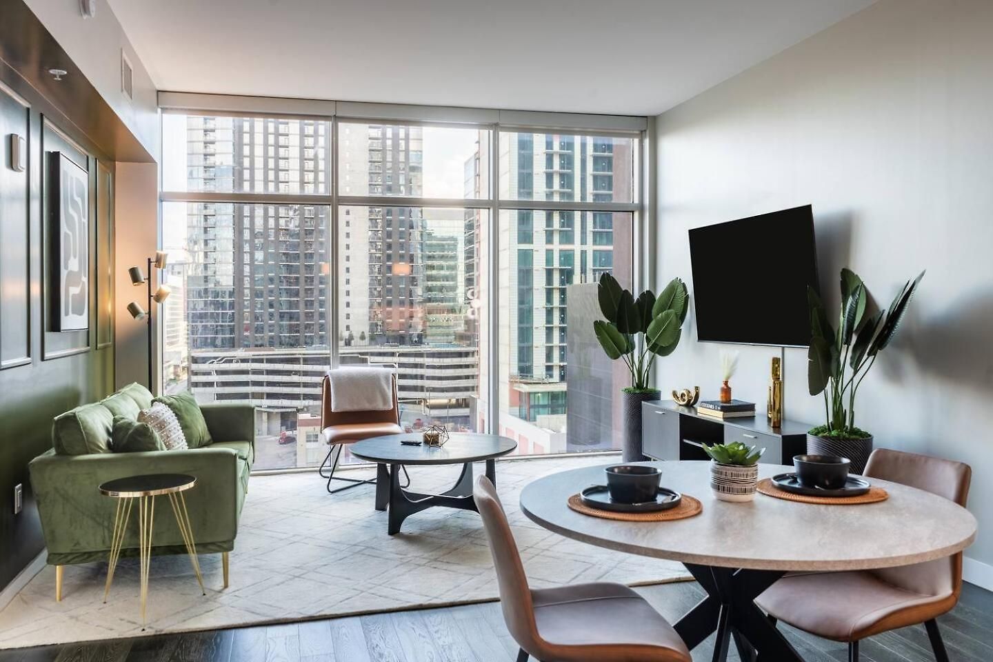 Luxury Gulch Skyline Views, Pool, Parking Apartment Nashville