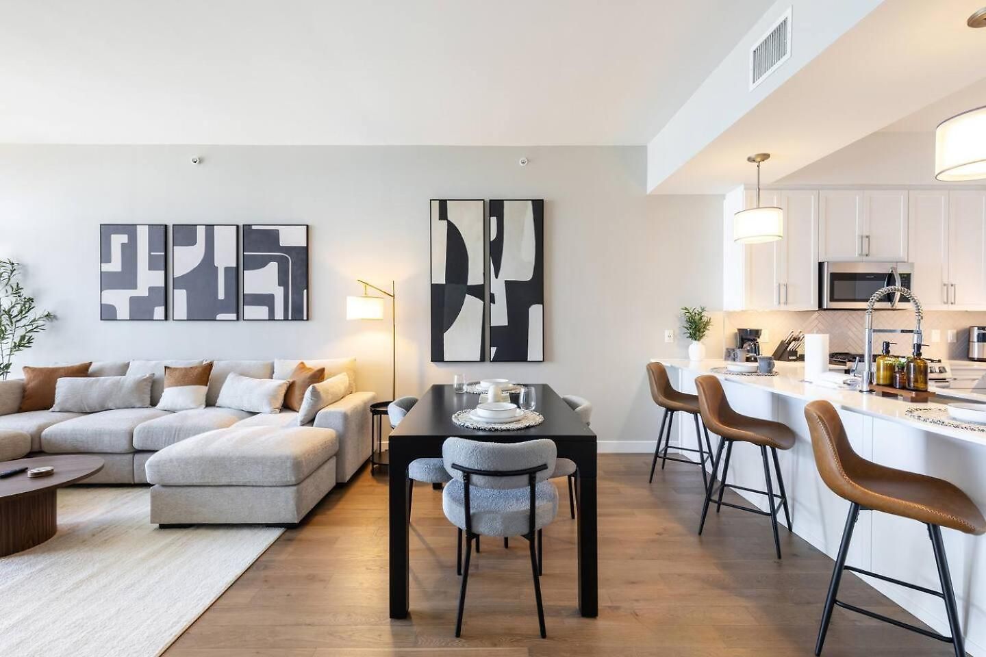 Skyline Views Gulch For 2, Private Balcony Nashville