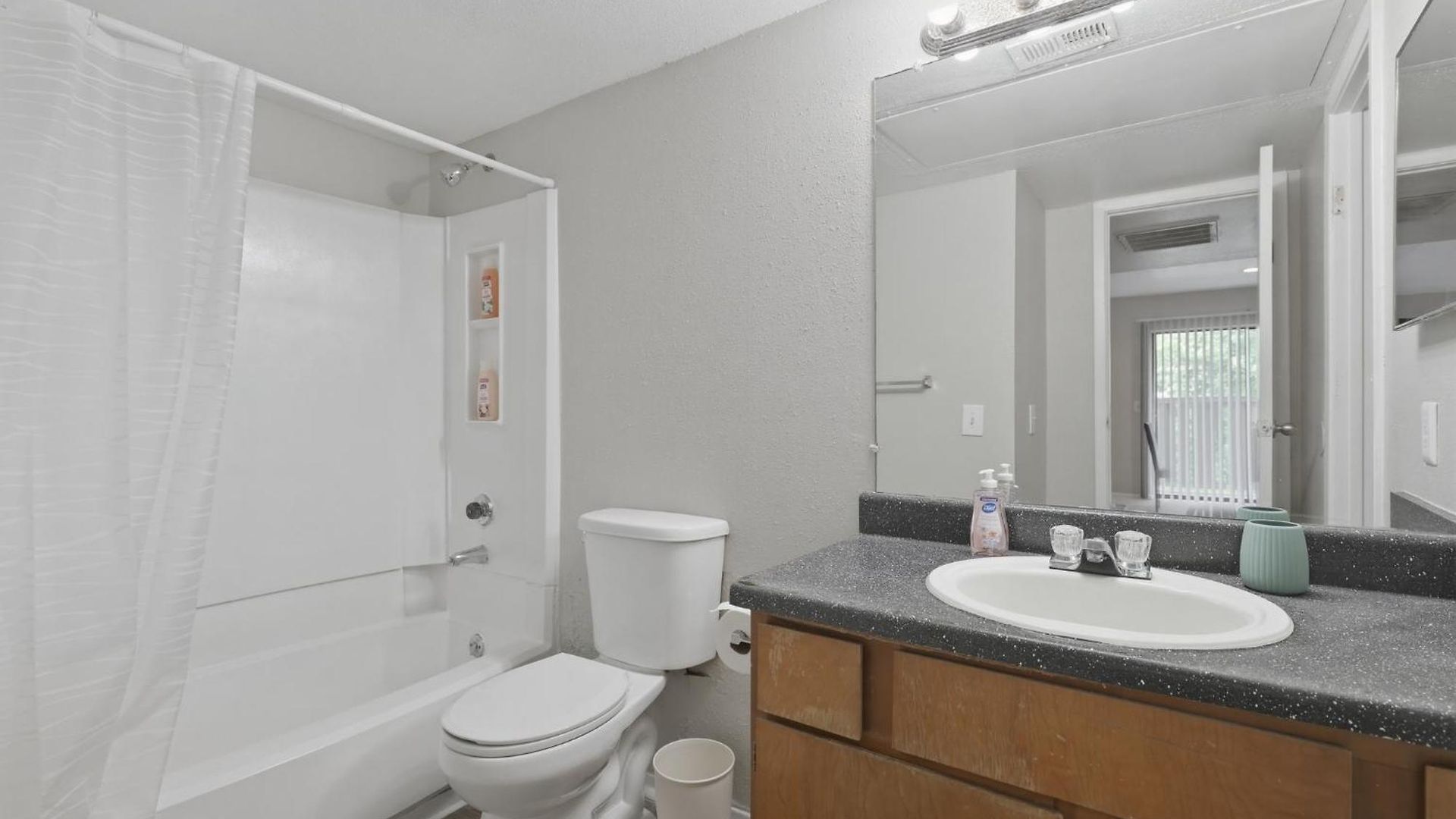 Cozy 2br Retreat Apartment *