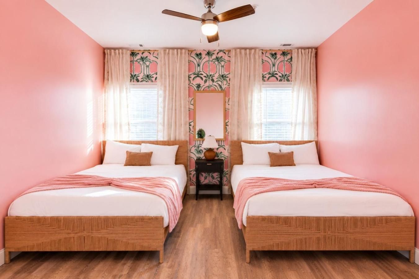 Coastal Cowgirl Retreat Near Broadway & Vanderbilt Apartment