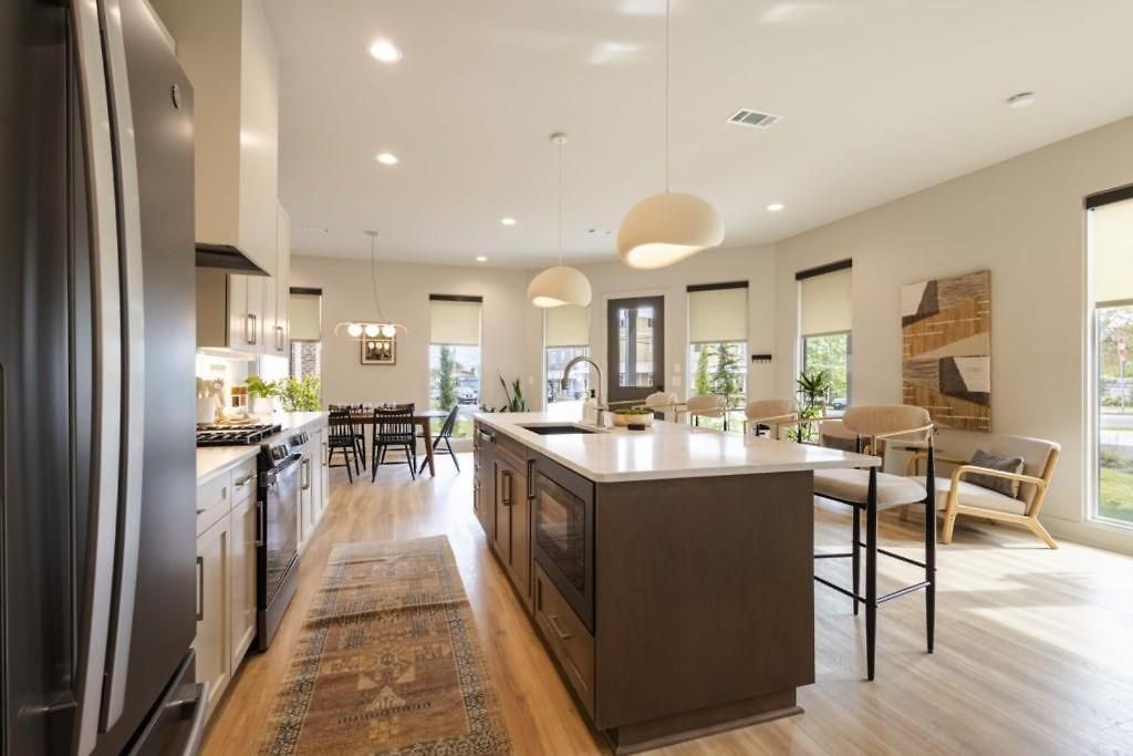 Bachelorette Dream | 2 Units | 8 Kings + 8 Baths *