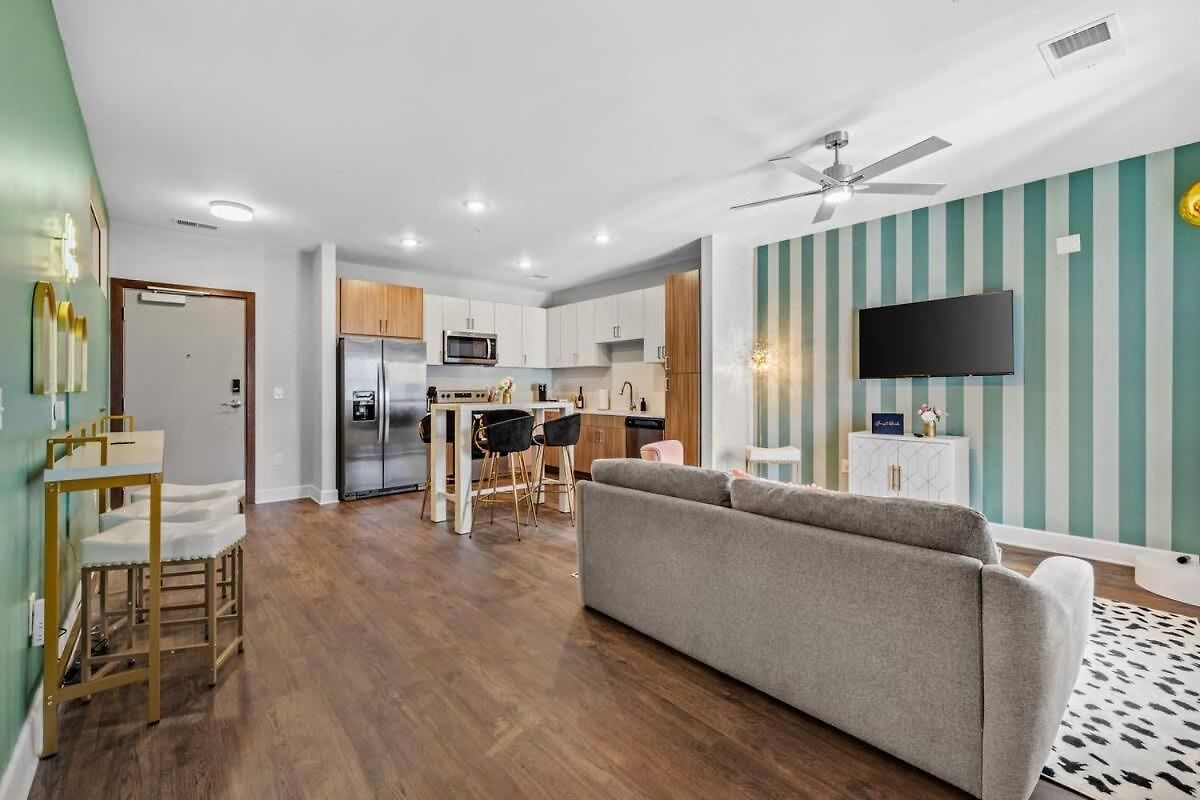Glam 2br Walk To Broadway & The Gulch Apartment *