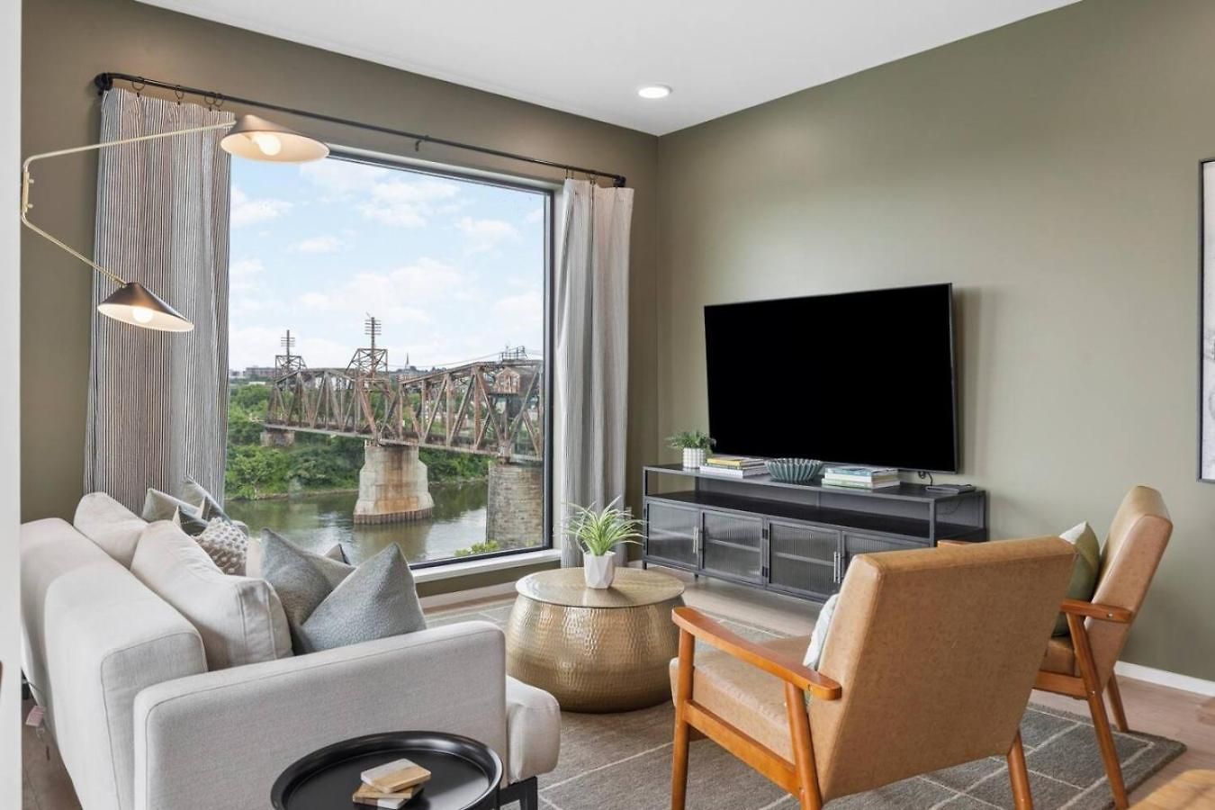 Luxury Downtown Riverview With Garage And Two Balconies Nashville