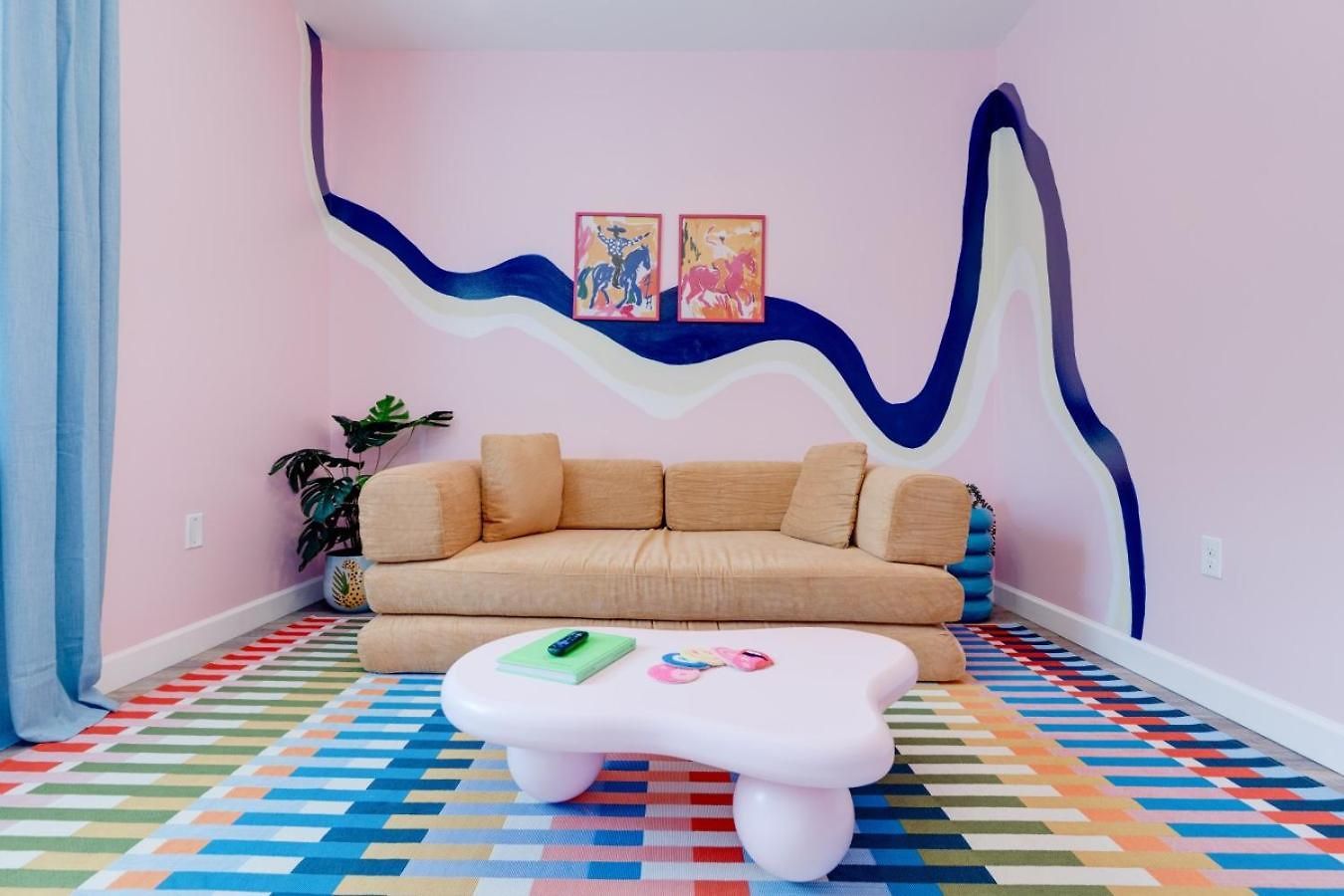 Colorful Escape Minutes From Broadway Apartment *