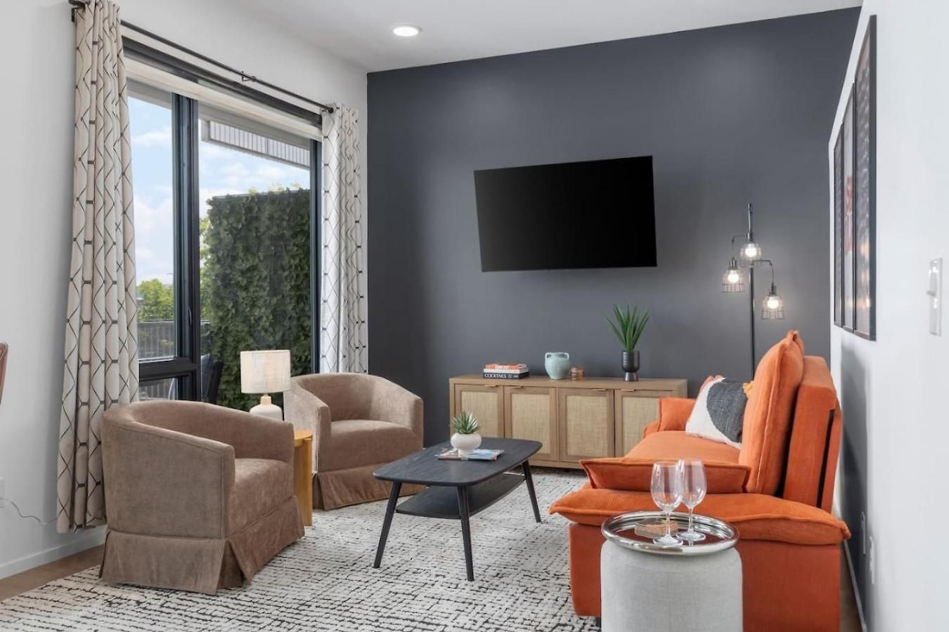 Apartment Modern Gulch Getaway With Pool, Garage And Balcony *