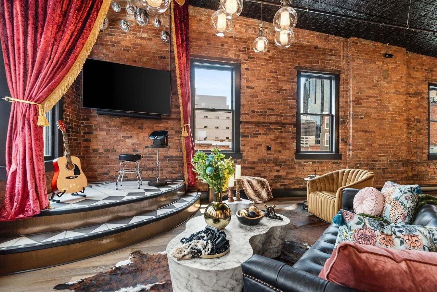 The Songbird-luxury Penthouse Steps To Broadway Holiday home *
