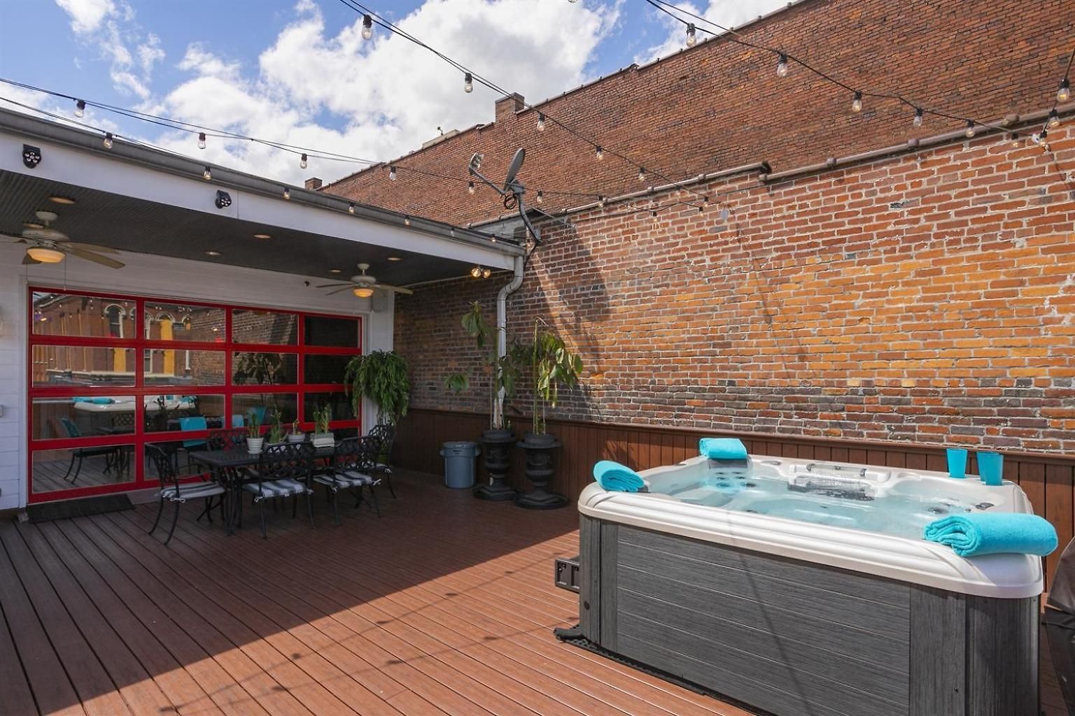 Holiday home The Titan Penthouse Nashville-rooftop Hot Tub Printer's Alley-steps To Broadway Nashville