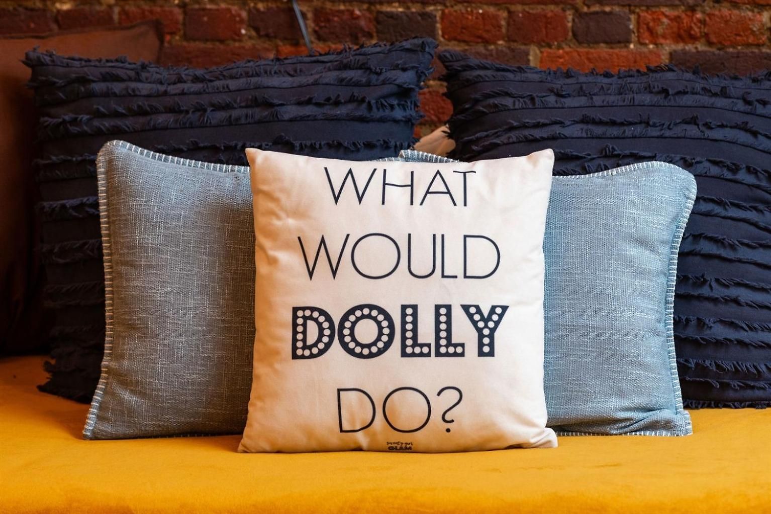 The Dolly Parton-printer's Alley- 2 Blocks To Broadway