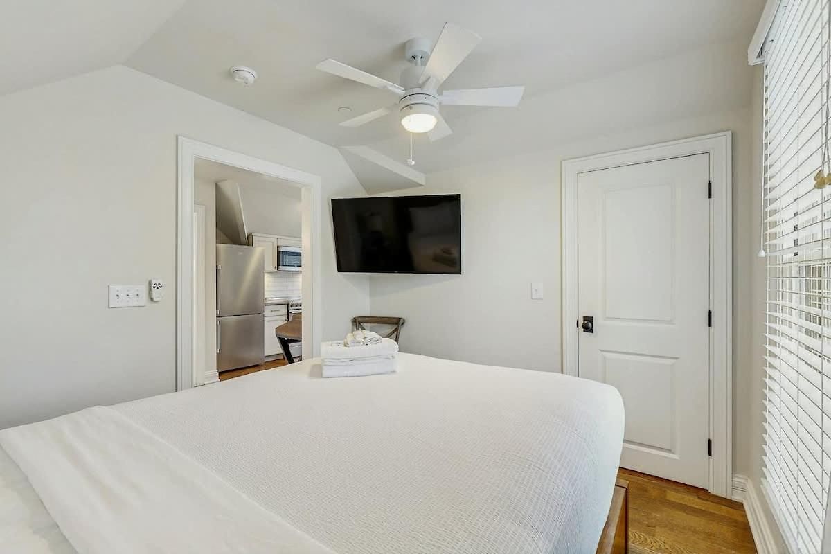 Apartment Modern Downtown Escape Modern Decor Fast Wifi *