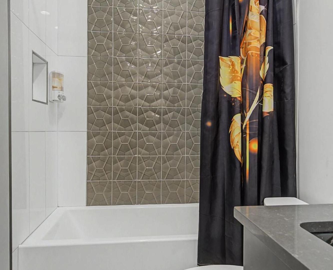 Modern Oasis Downtown Skyline View Prime Apartment