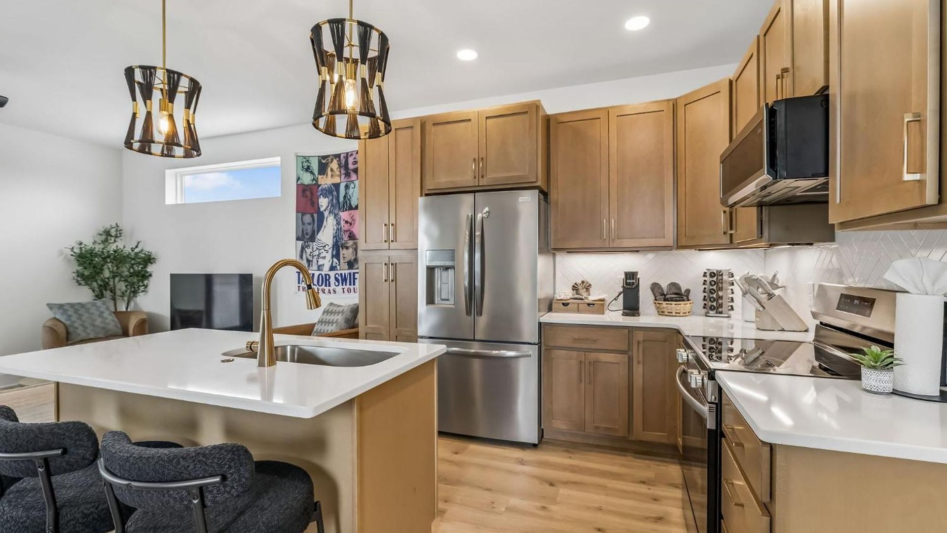 Modern Townhome With Garage & Ev Charger Apartment
