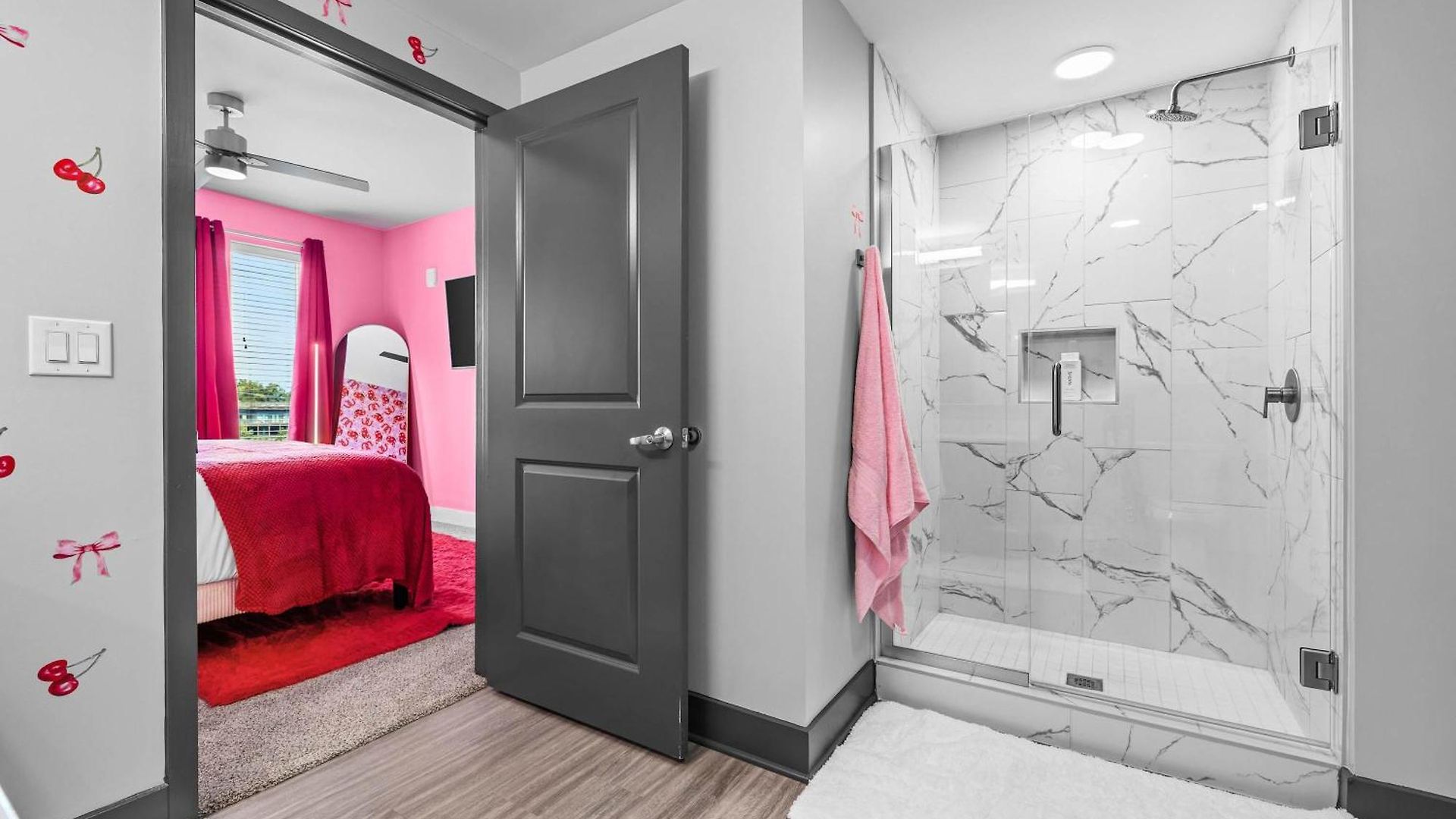 Apartment Vibrant Retreat Pool And Glam