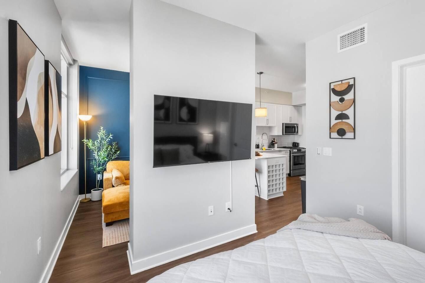 Music For 2 Gulch, Pool & Whole Foods Apartment *