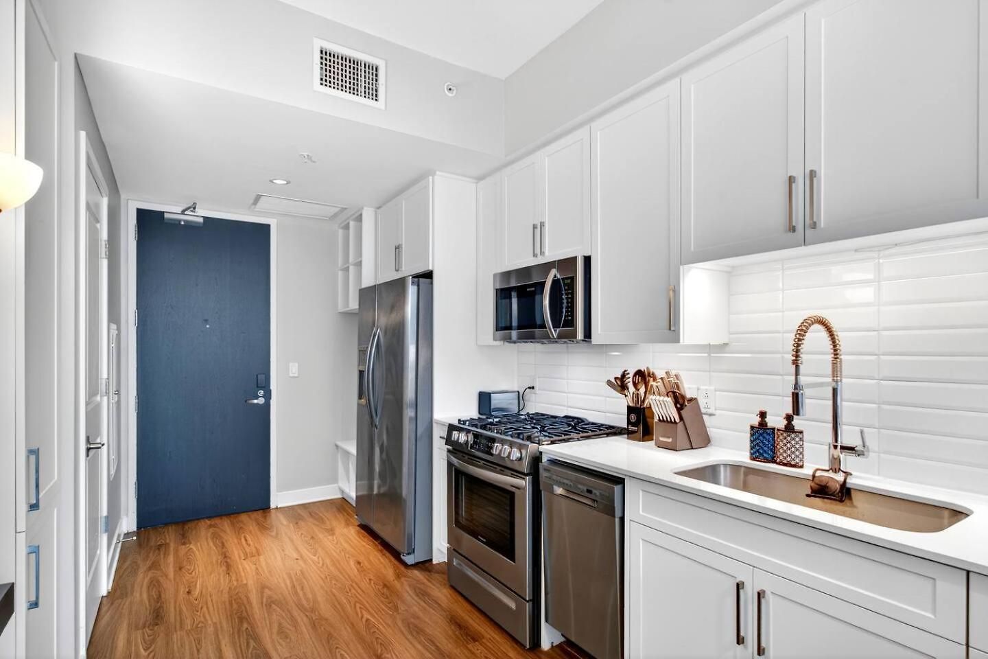 Gulch Gem Pool, Walkable + Parking