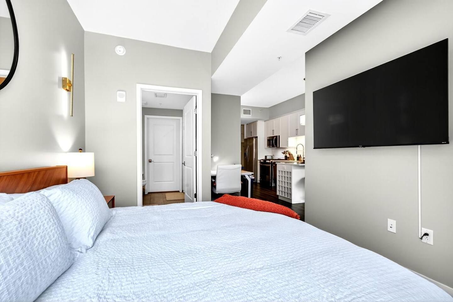Apartment Gulch Gem Pool, Walkable + Parking