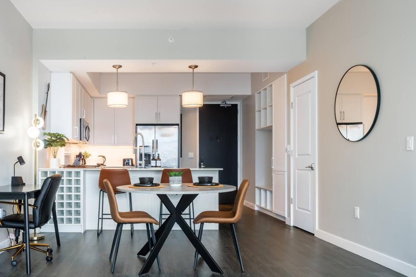 Apartment Luxury Gulch Skyline Views, Pool, Parking *