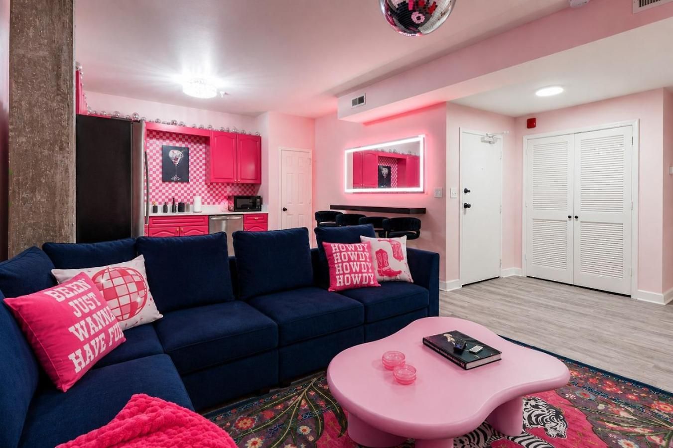 Apartment Pink Pony Club Retreat Near Vanderbilt Sleeps 6 Nashville