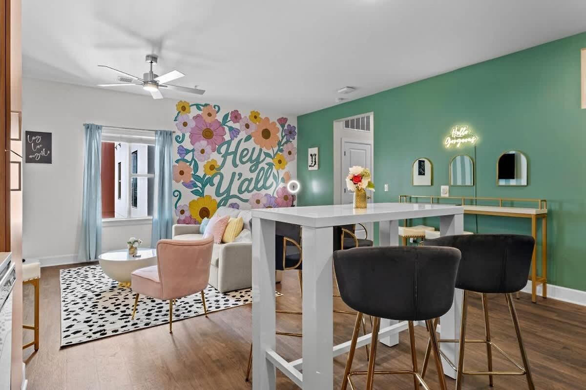 Glam 2br Walk To Broadway & The Gulch *