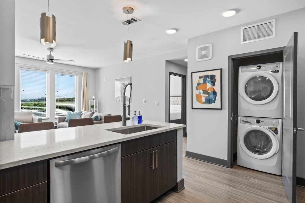 View Getaway 2br Near Broadway & Gulch