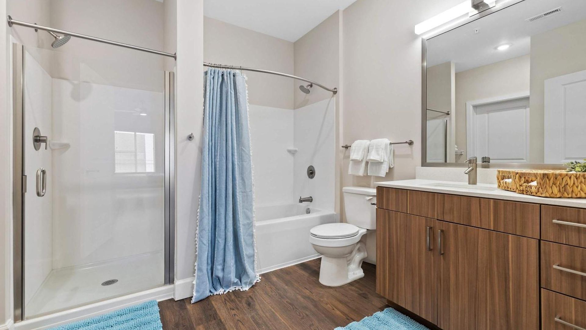 2br Near Broadway W Fireplace & Pool