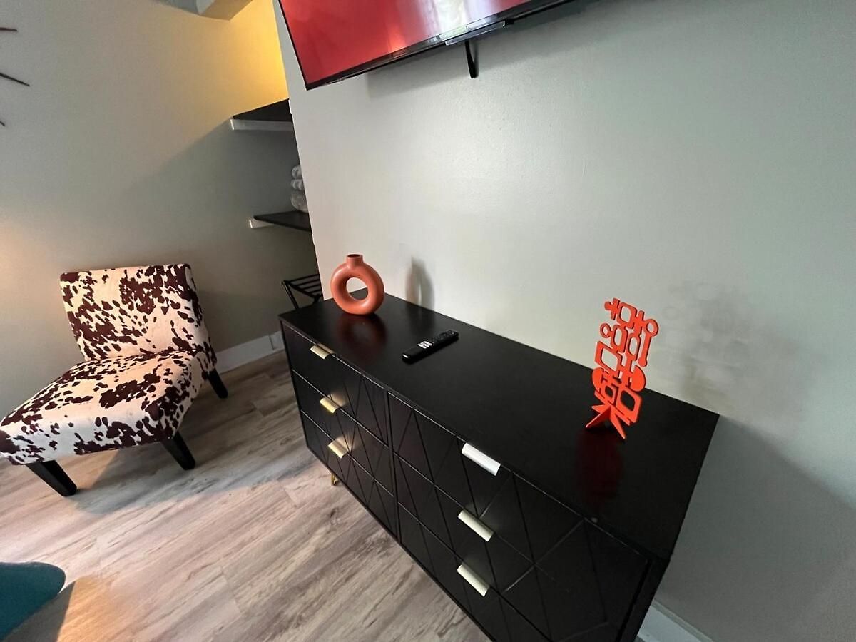 Riverside Rhythm! Waterfront & Walk To Broadway! Apartment *
