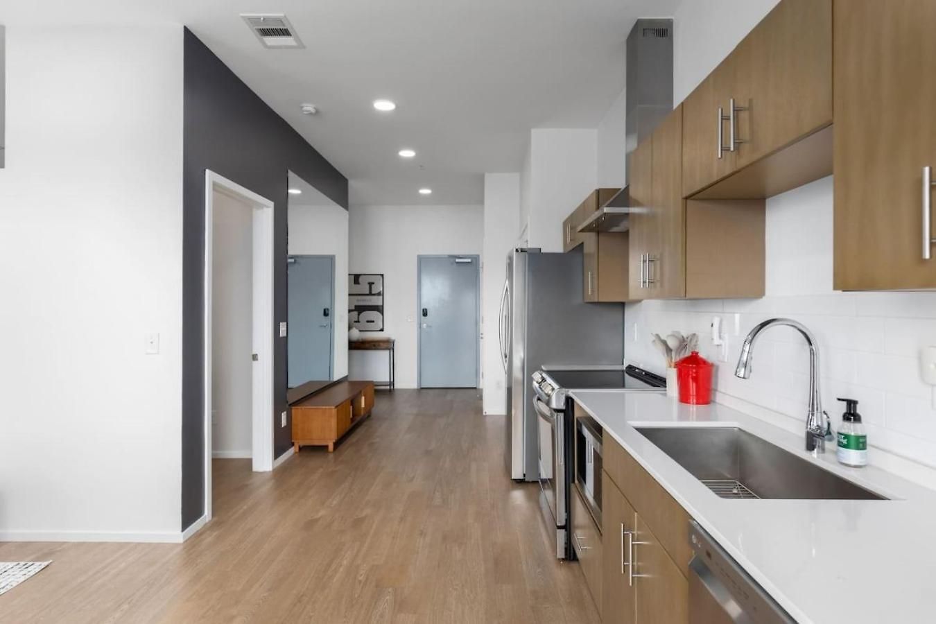 Apartment Modern Gulch Getaway With Pool, Garage And Balcony *