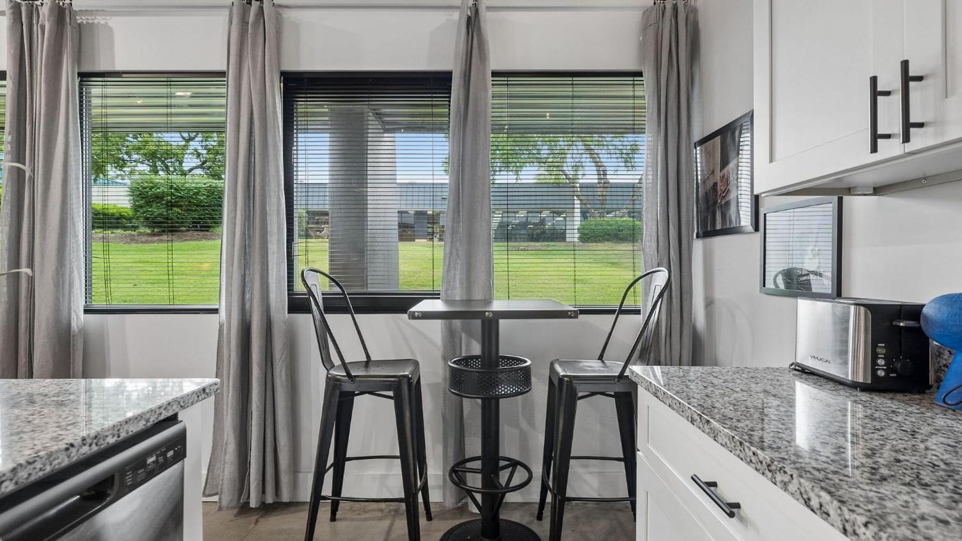 Spacious Near Downtown & Bna *