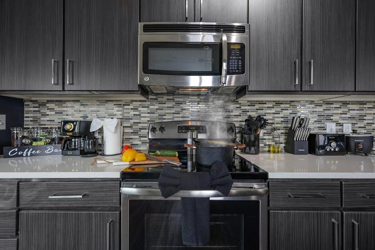 The Midnight Parthenon - 5 Min To Broadway - Midtown Apartment