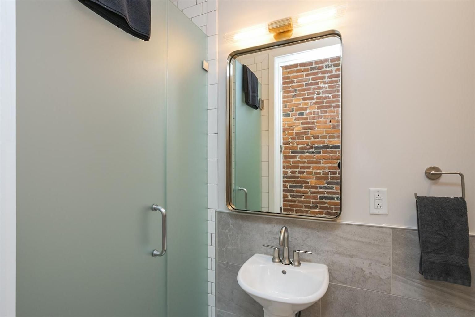 The Record -steps To Broadway & Printers Alley Holiday home