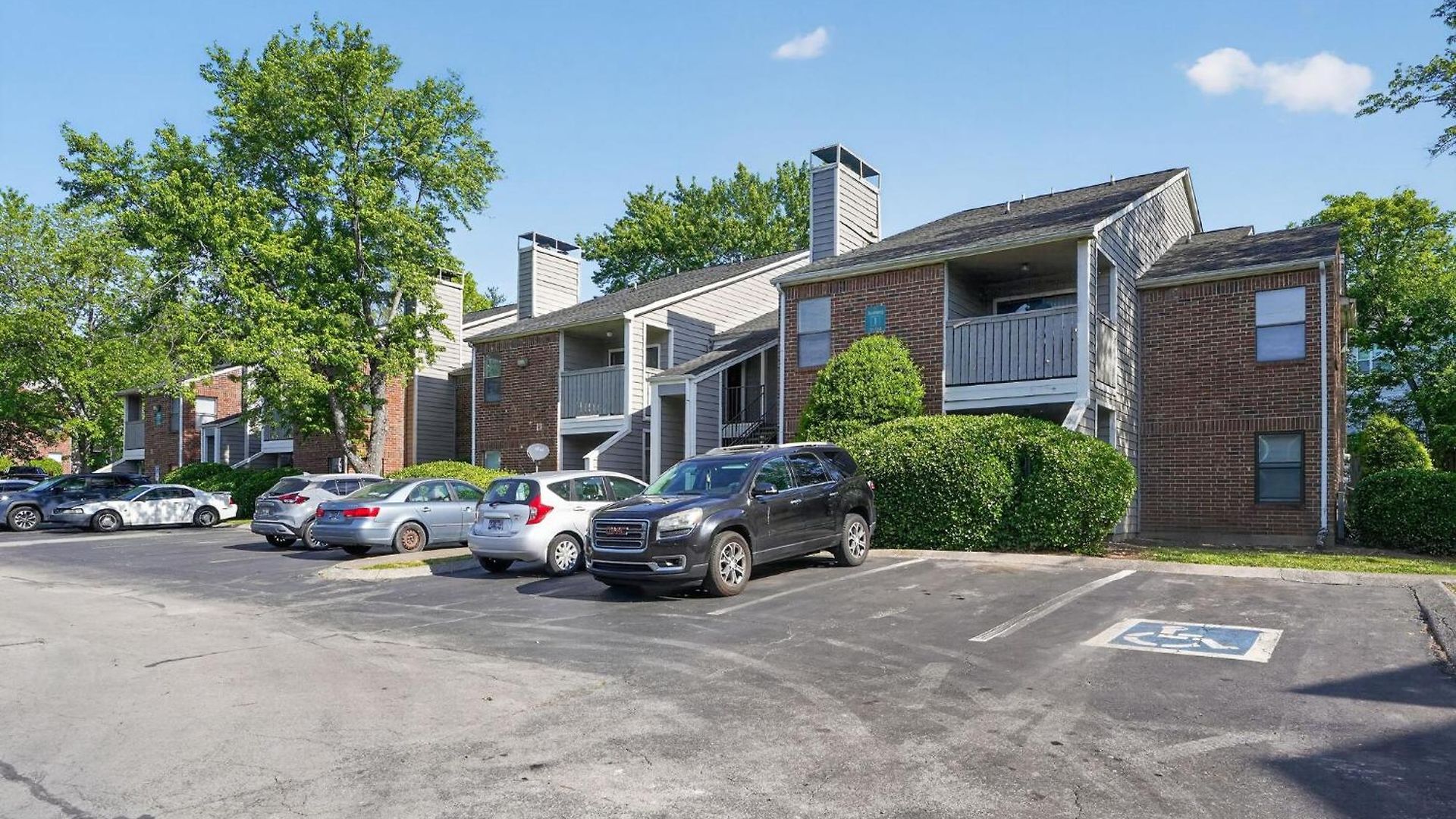 Apartment Spacious 2-bedroom Near Downtown *