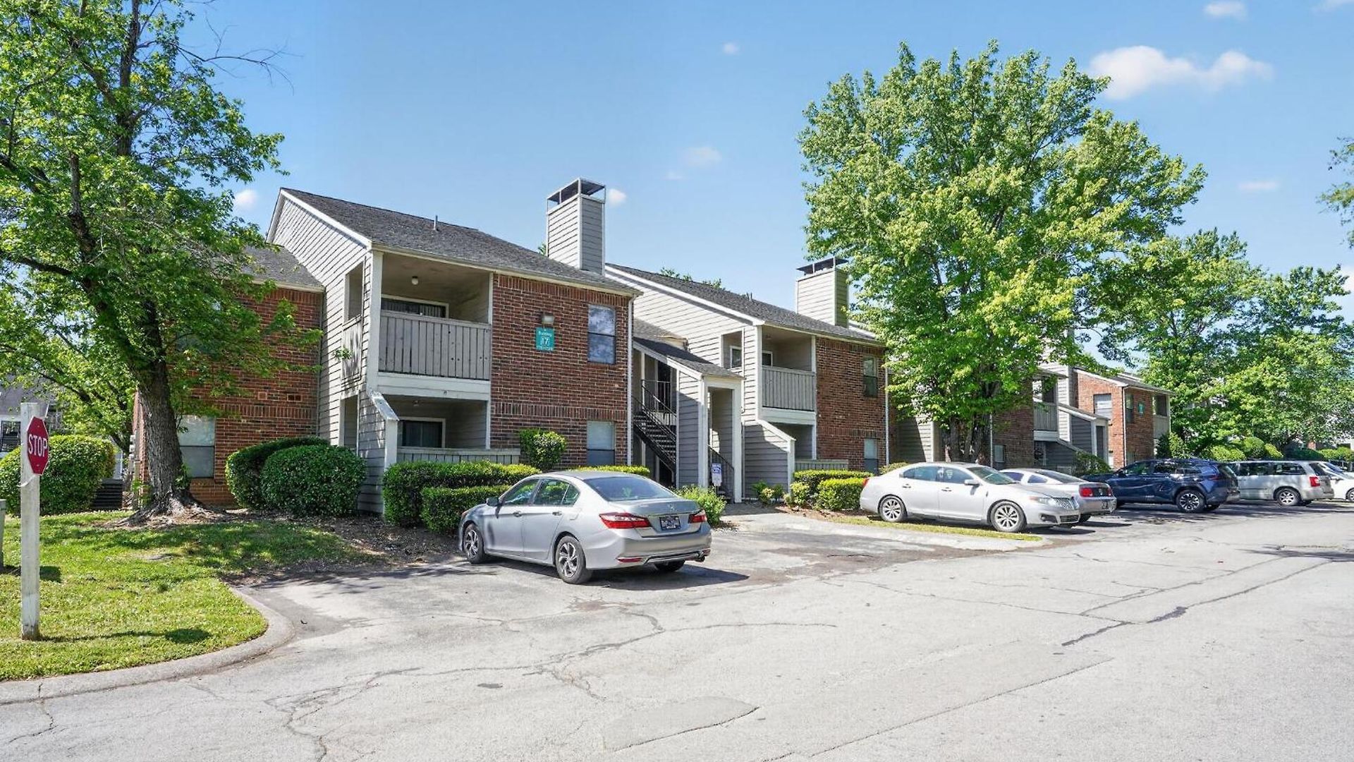 Modern Minutes From Downtown Apartment